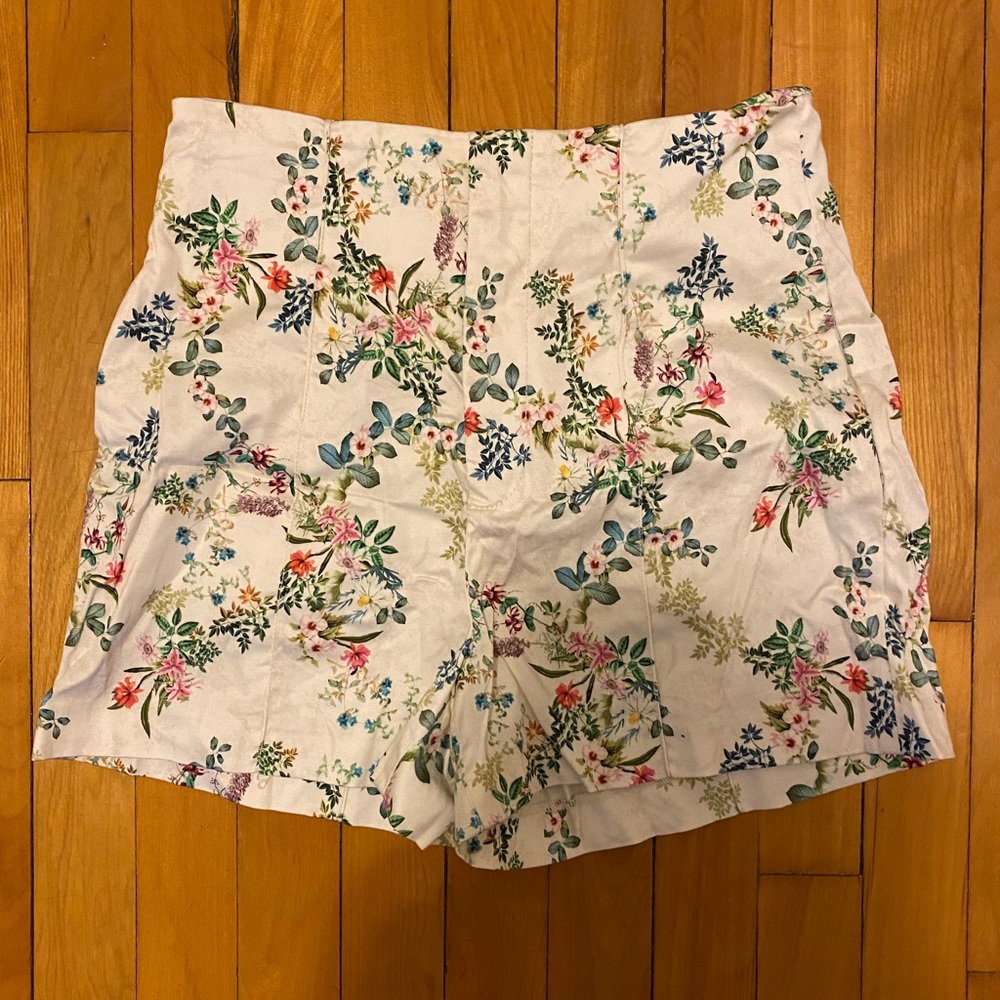 Zara Floral Women Shorts